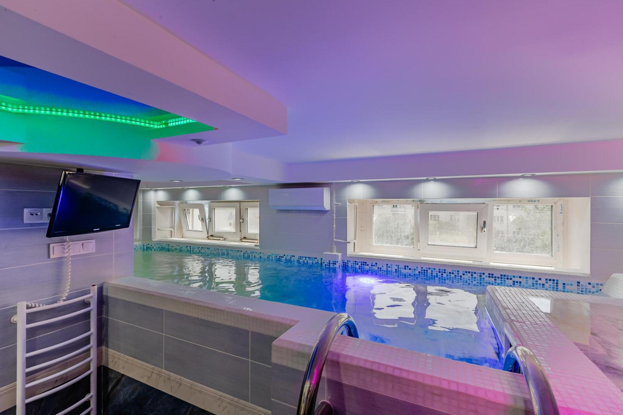 Luxury Apartment With Pool And Hammam Kiev Luaran gambar